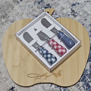 NWT Dolly Parton Cheese Spreaders and Wooden Cutting Board Set Stainless Steel